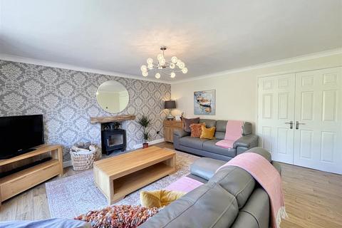 5 Cantref Close, Rogerstone, Newport, NP10 9AW