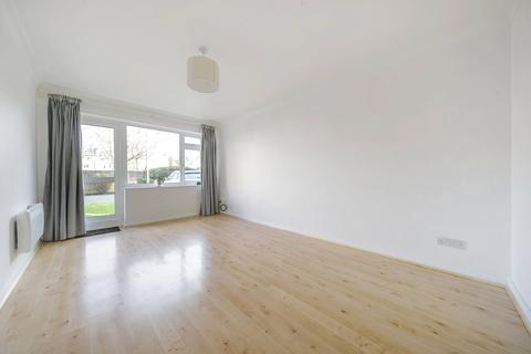 1 bedroom flat to rent, Elton Close, Hampton Wick, KT1