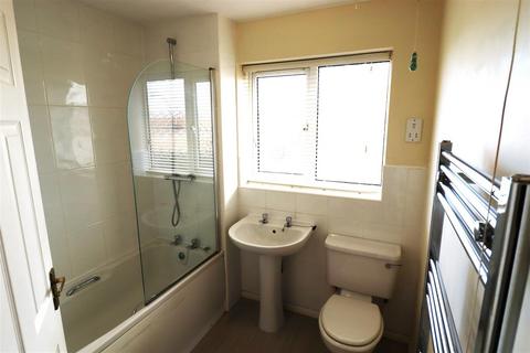 3 bedroom detached house to rent, Burchnall Road, Leicester LE3