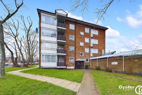 3 bedroom flat for sale, Bowes Road, London, N11