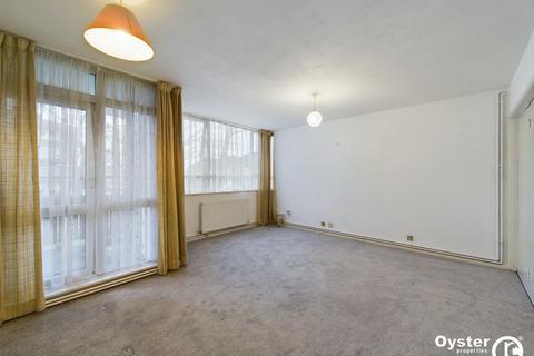 3 bedroom flat for sale, Bowes Road, London, N11