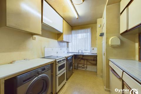 3 bedroom flat for sale, Bowes Road, London, N11