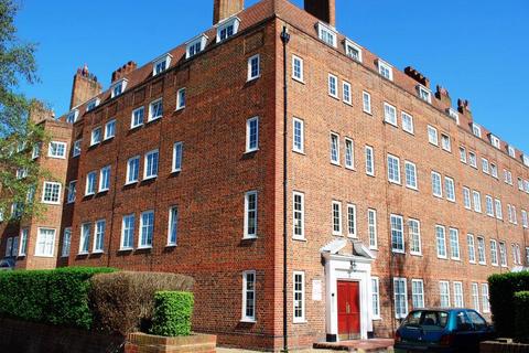 3 bedroom apartment to rent, Lebanon Court, Twickenham