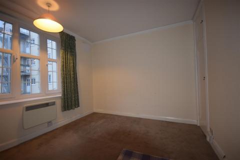 3 bedroom apartment to rent, Lebanon Court, Twickenham