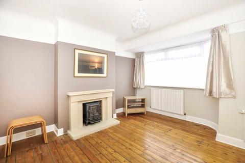 2 bedroom maisonette to rent, Shaftesbury Avenue, Harrow HA2