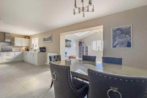 4 bedroom detached house for sale, Sunny Court, Batley