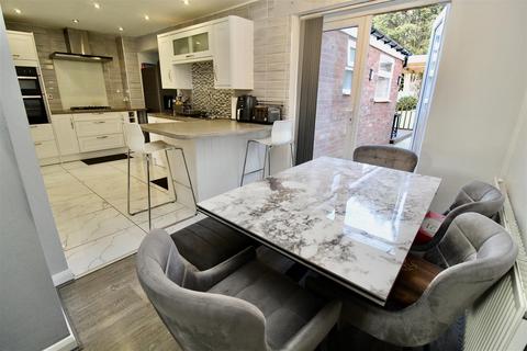 4 bedroom end of terrace house for sale, Packington Avenue, Birmingham B34