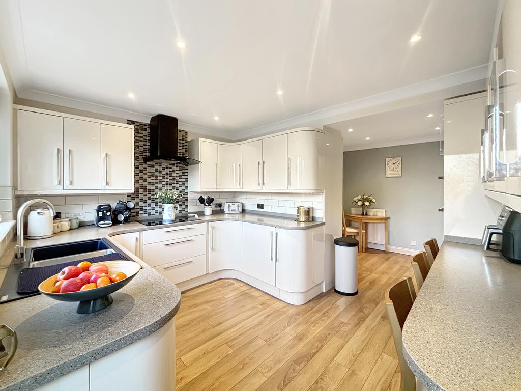 Kitchen/ Breakfast Room