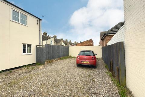 3 bedroom semi-detached house for sale, St. Peters Street, Lowestoft, Suffolk, NR32