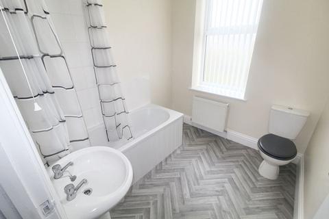 2 bedroom flat to rent, Park Road, Blyth, NE24