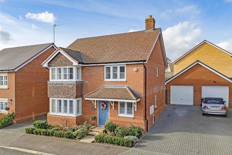 4 bedroom detached house for sale, Elstar Road, Ongar