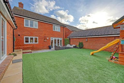 4 bedroom detached house for sale, Elstar Road, Ongar