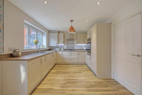 4 bedroom detached house for sale, Elstar Road, Ongar