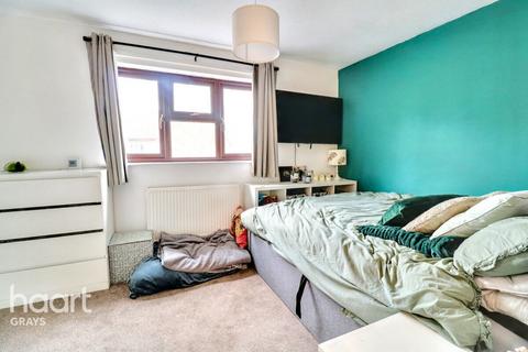61 Curling Lane, Badgers Dene, Grays, RM17 5JJ