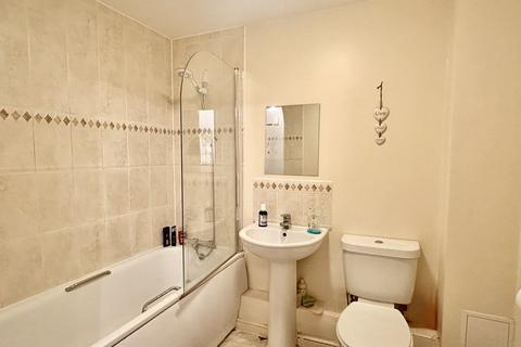 1 bedroom flat for sale, Adisham Gardens, Ashford, TN23 5