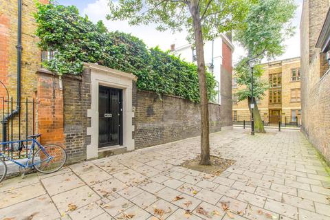 3 bedroom house to rent, Clerkenwell Close, Clerkenwell, London, EC1R