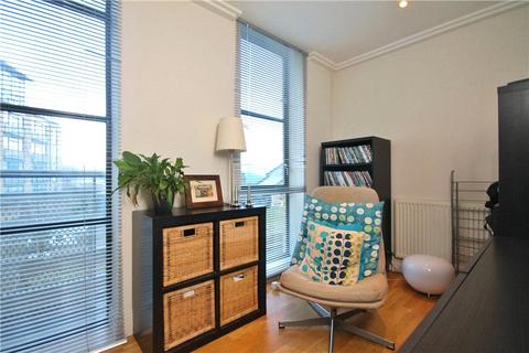 1 bedroom apartment for sale, Town Meadow, Brentford, TW8