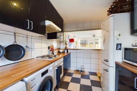 3 bedroom maisonette for sale, Weymouth Terrace, London E2