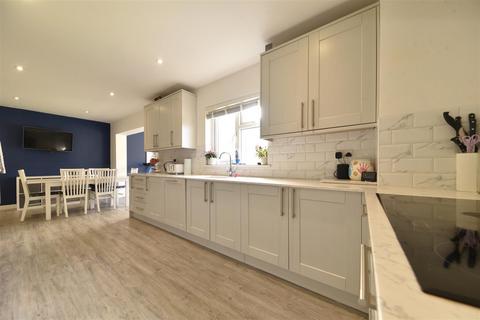 2 Lodge Way, Stevenage, SG2 8DB
