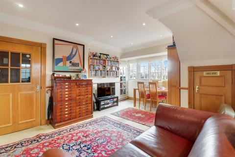 2 bedroom flat for sale, Eton Avenue, Belsize Park, London