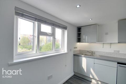 Studio to rent, Horns Road, ILFORD