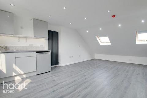 Studio to rent, Horns Road, ILFORD