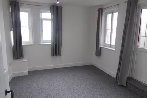 2 bedroom flat to rent, King St, Carmarthen, Carmarthenshire