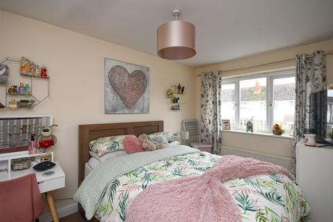 1 Park Avenue, Wombourne, Wolverhampton, WV5 0ND