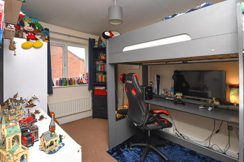 1 Park Avenue, Wombourne, Wolverhampton, WV5 0ND