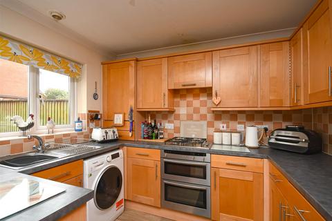 1 Park Avenue, Wombourne, Wolverhampton, WV5 0ND