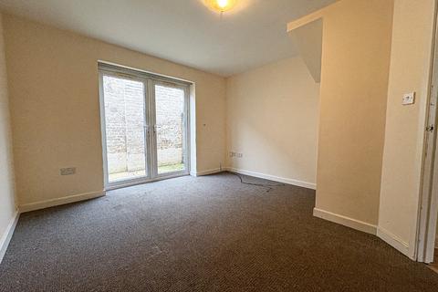 2 bedroom terraced house to rent, Inkerman Court, taunton