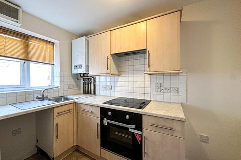 2 bedroom terraced house to rent, Inkerman Court, taunton