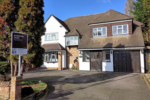 5 bedroom detached house for sale, Brookside, Hornchurch, RM11