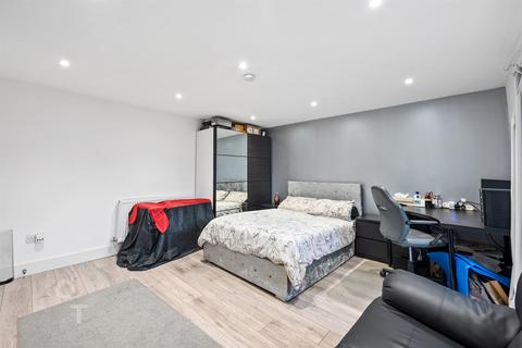 Studio for sale, Camden Road, NW1