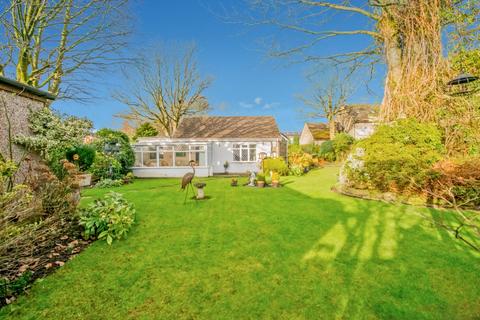 2 bedroom bungalow for sale, Moorlands Road, Birkenshaw, Bradford, West Yorkshire, BD11