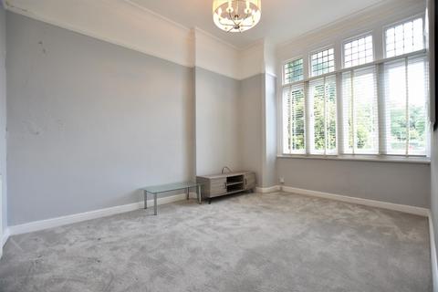 2 bedroom flat for sale, Grove Park Road, Mottingham, SE9