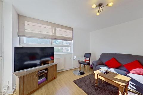 16 Winterfold Close, London, SW19 6LE