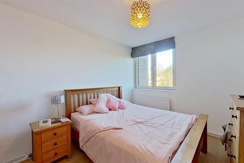 16 Winterfold Close, London, SW19 6LE