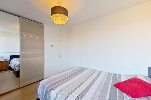 16 Winterfold Close, London, SW19 6LE