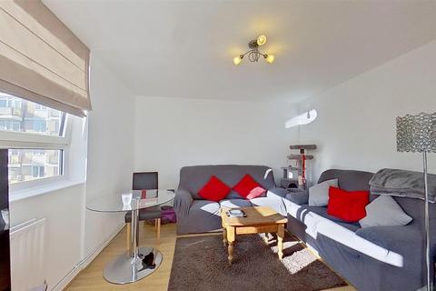 16 Winterfold Close, London, SW19 6LE