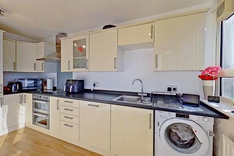 16 Winterfold Close, London, SW19 6LE