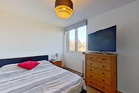 16 Winterfold Close, London, SW19 6LE