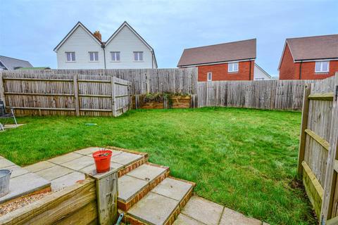 3 bedroom detached house for sale, Field Way, Battle