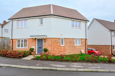 3 bedroom detached house for sale, Field Way, Battle