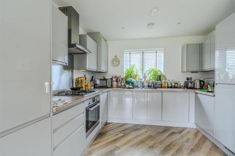 3 bedroom detached house for sale, Field Way, Battle