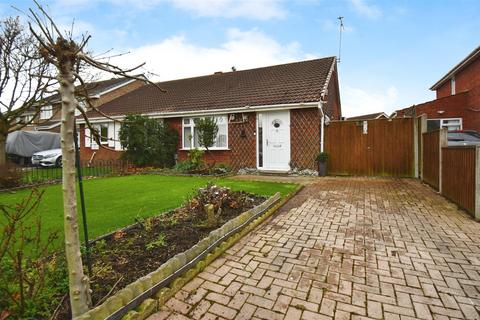 2 bedroom semi-detached bungalow for sale, Evergreen Drive, Hull