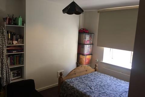 1 bedroom in a flat share to rent, Sutton Way, London W10