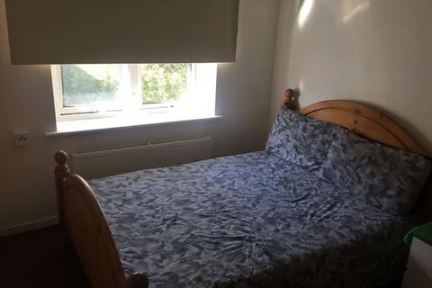 1 bedroom in a flat share to rent, Sutton Way, London W10