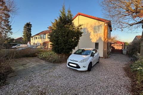 4 bedroom detached house to rent, Private Drive, Wirral CH61