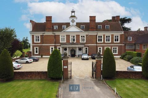 4 bedroom apartment for sale, Hill Hall, Epping CM16